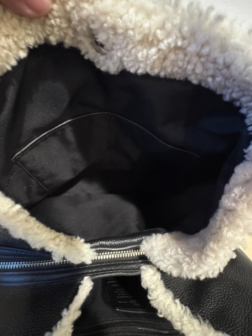 Coach Edie 31 Shoulder Bag β Black Leather & Shearling β CBV38 π₯ - Picture 16 of 16